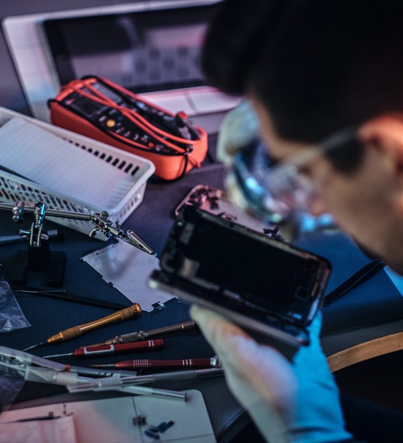 electronic-technician-repair-damaged-smartphone-in-the-workshop.jpg